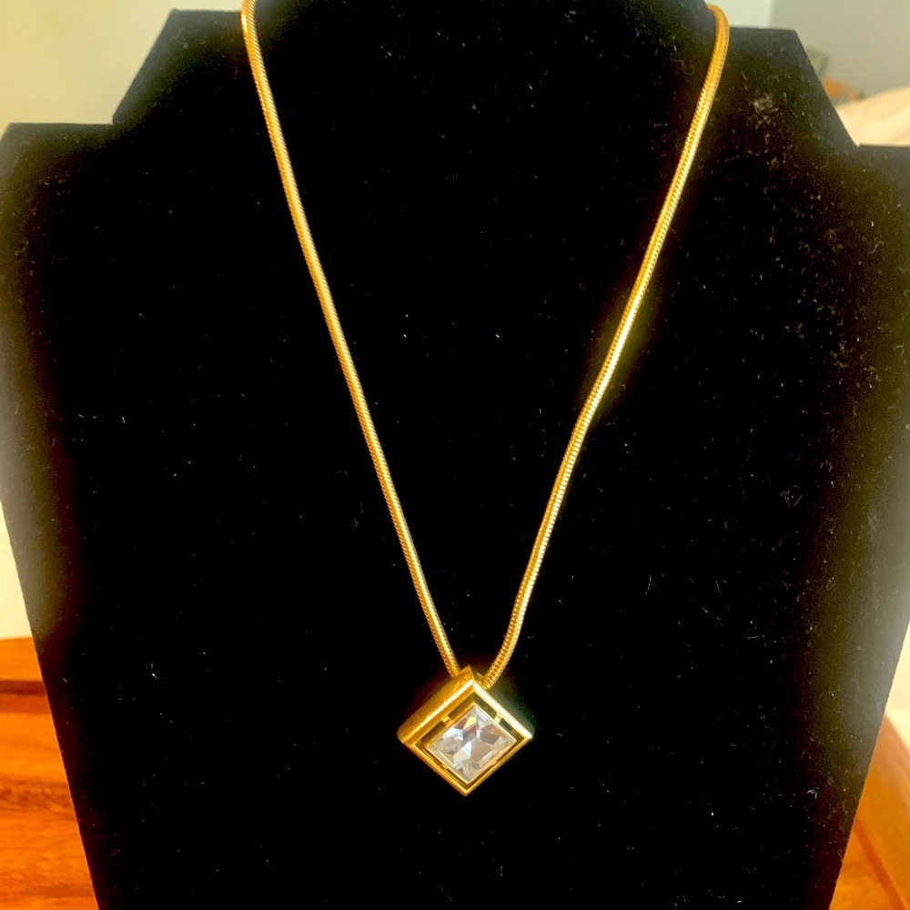 AVON SIGNED GOLD TONE SNAKE CHAIN WITH TRIANGLE CLEAR STONE PENDANT NECKLACE